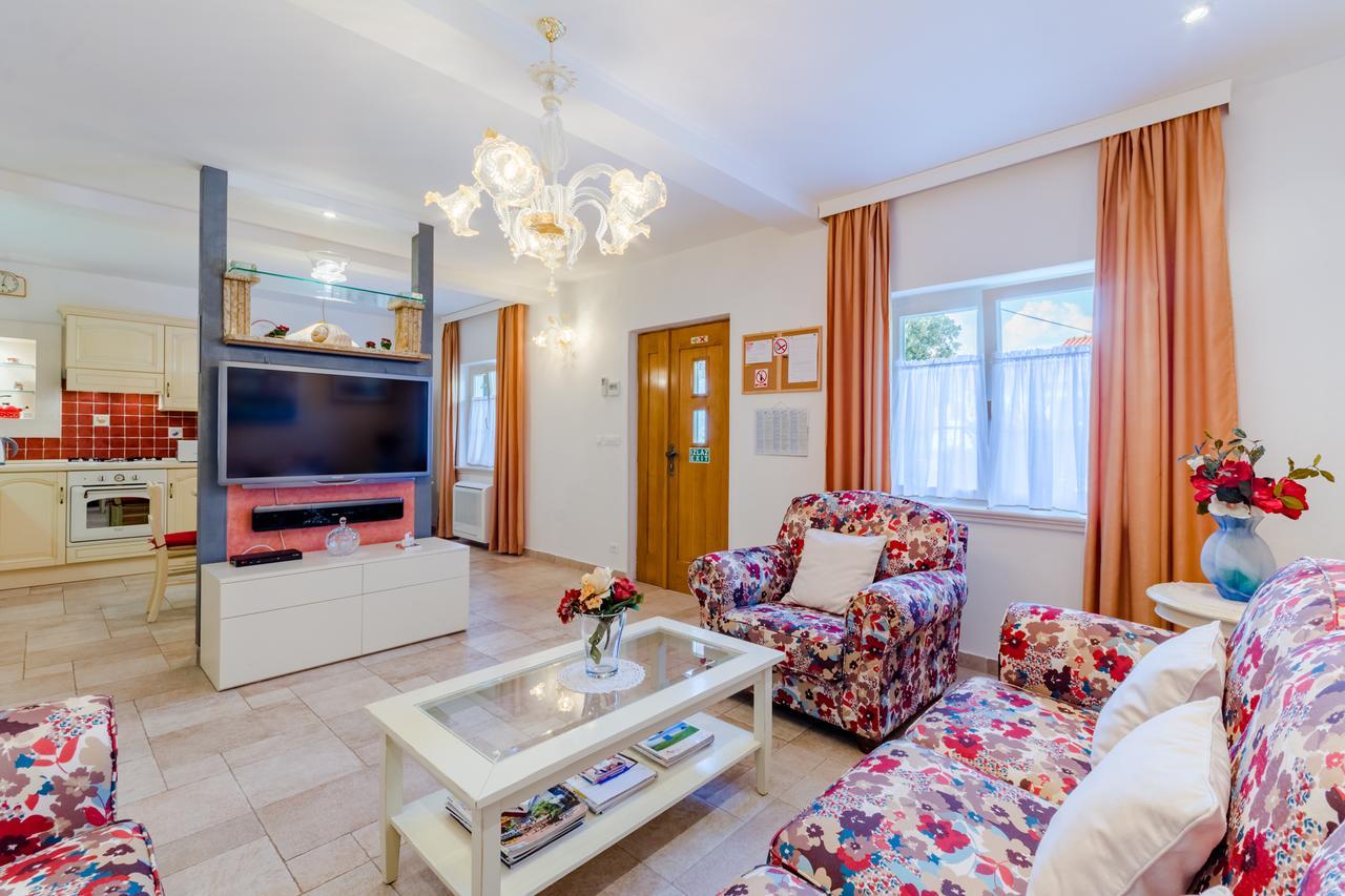 סופטאר Apartments Villa Camellia - Adults Only מראה חיצוני תמונה